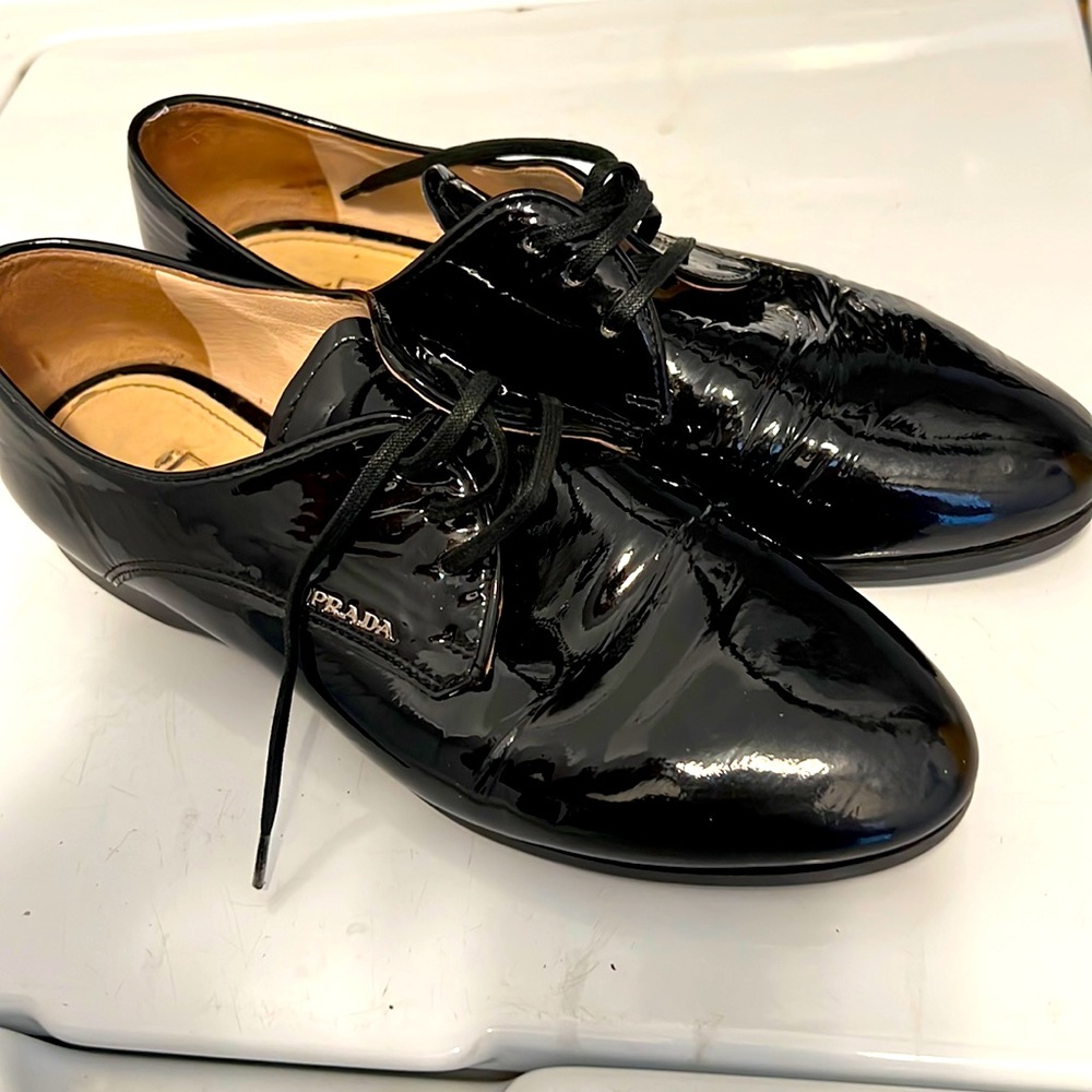Authentic Prada patent leather women oxfords sz 8 1/2